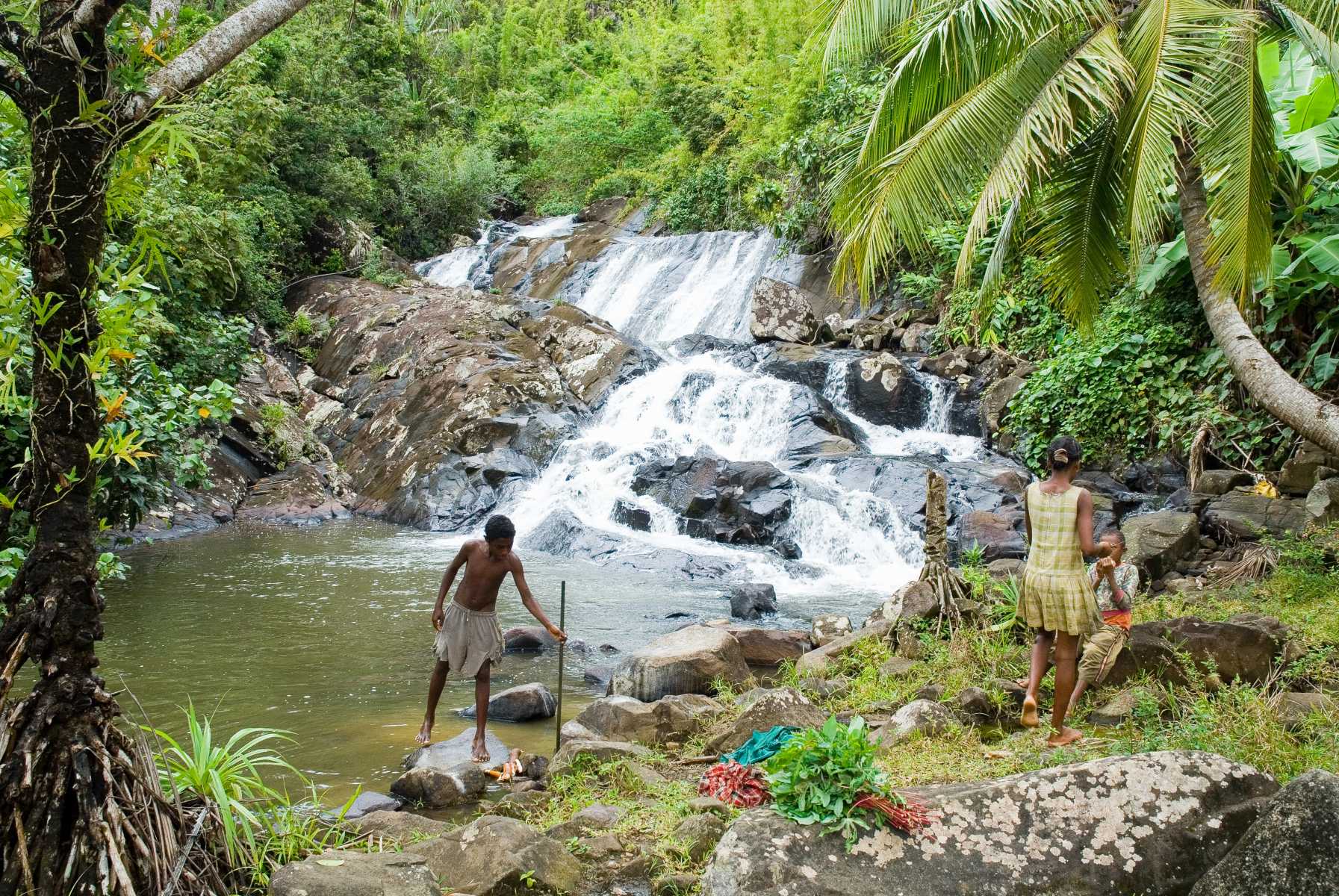 Afrique - Madagascar- Sainte-Marie - Au coeur de l’île, la jungle déroule bassins, cascades et hameaux enfouis dans la verdure.