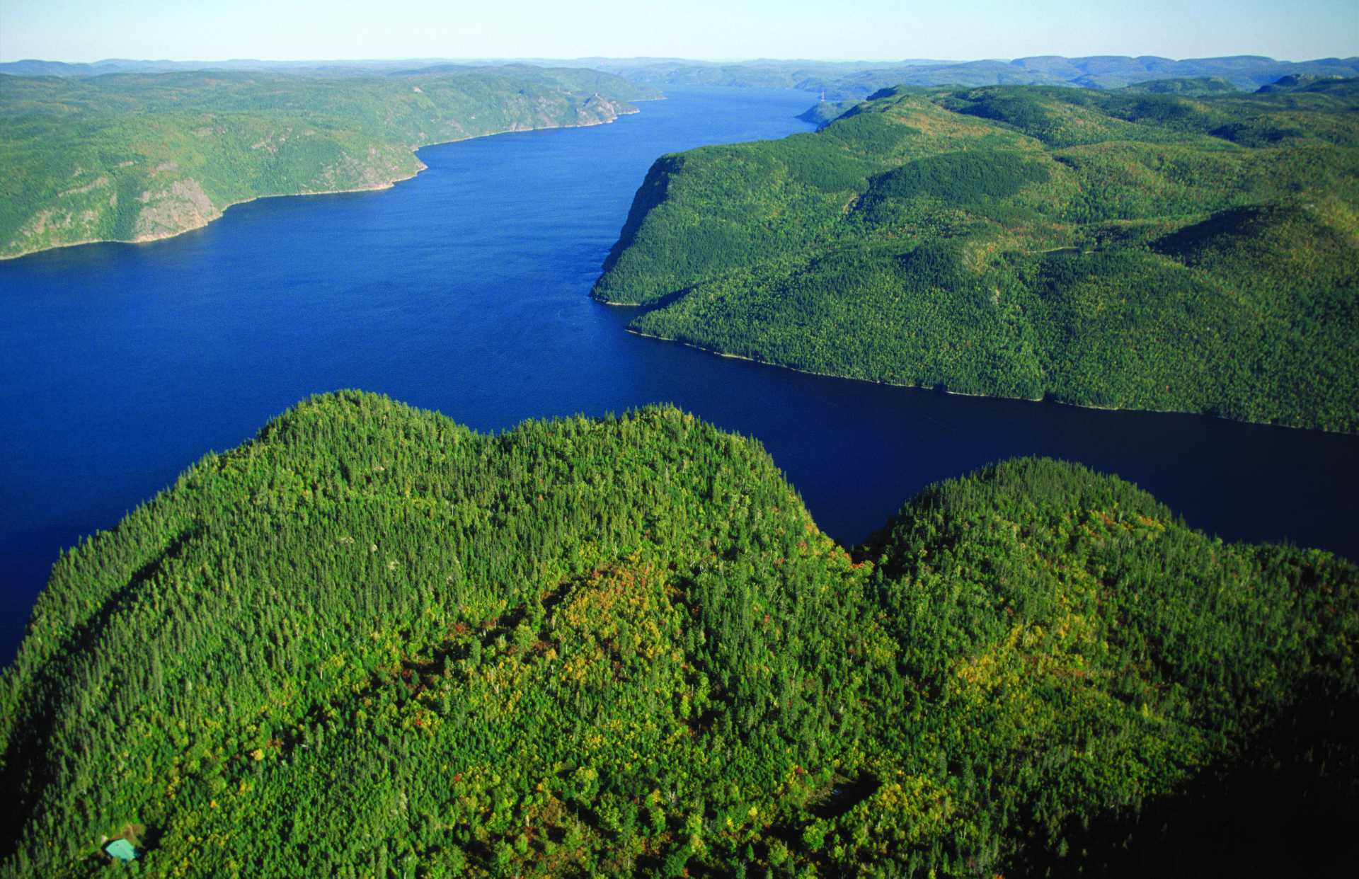 Canada Québec - Le Fjord du Saguenay est la plus profonde entaille dans la pierre envahie par la mer à une latitude aussi basse.
