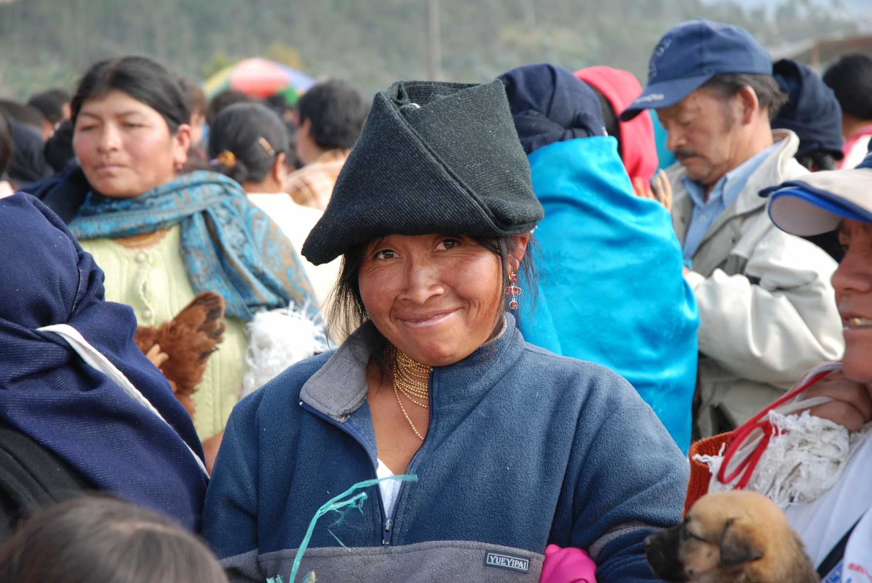 Equateur - Jour de marché à Otavalo, au pied de l'imbabura, le plus grand marché du pays