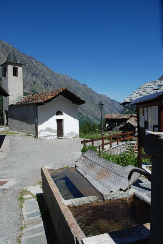 Italie - Vallée d'Aoste - Un petit village valdotain, parmi les plus haut d'Europe.