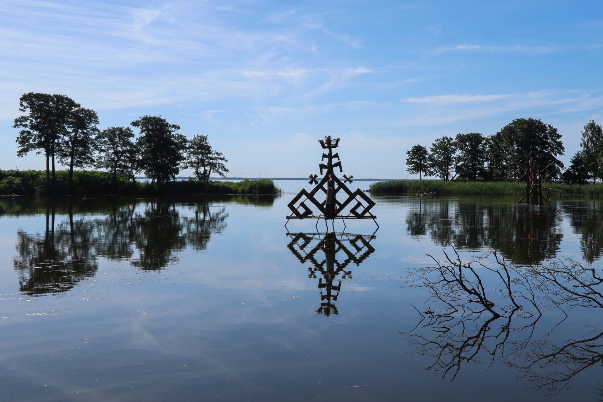 lituanie-isthme-de-courlande-lagune-sculpture-traditionnelle-
