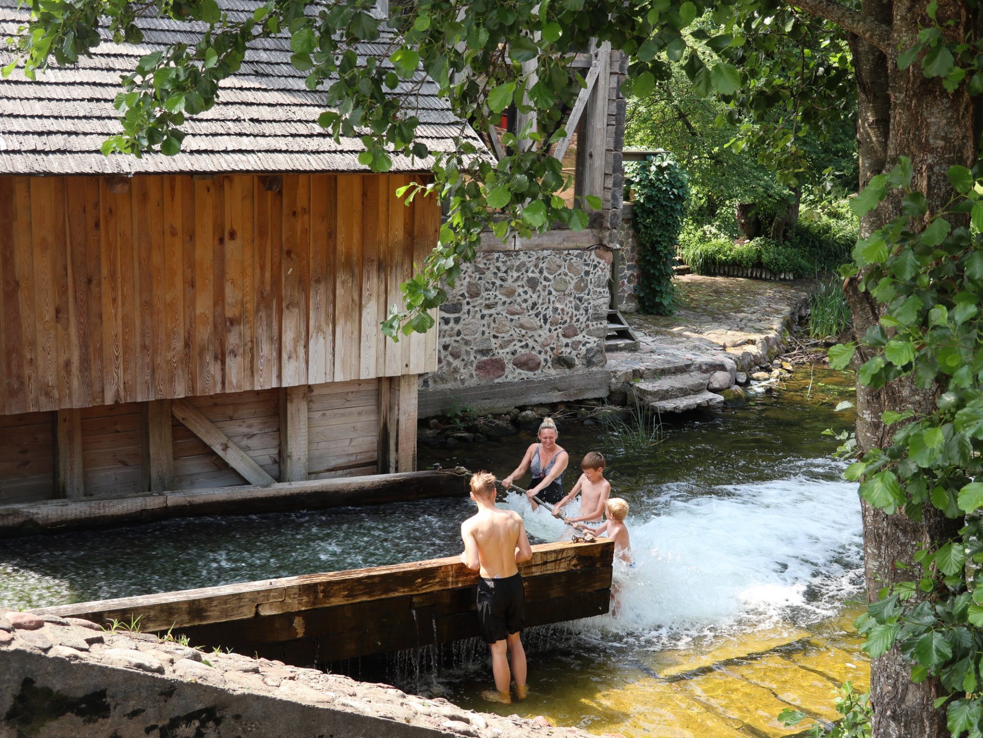 lituanie-parc-national--aukstaitija-ginuciai-moulin-baignade