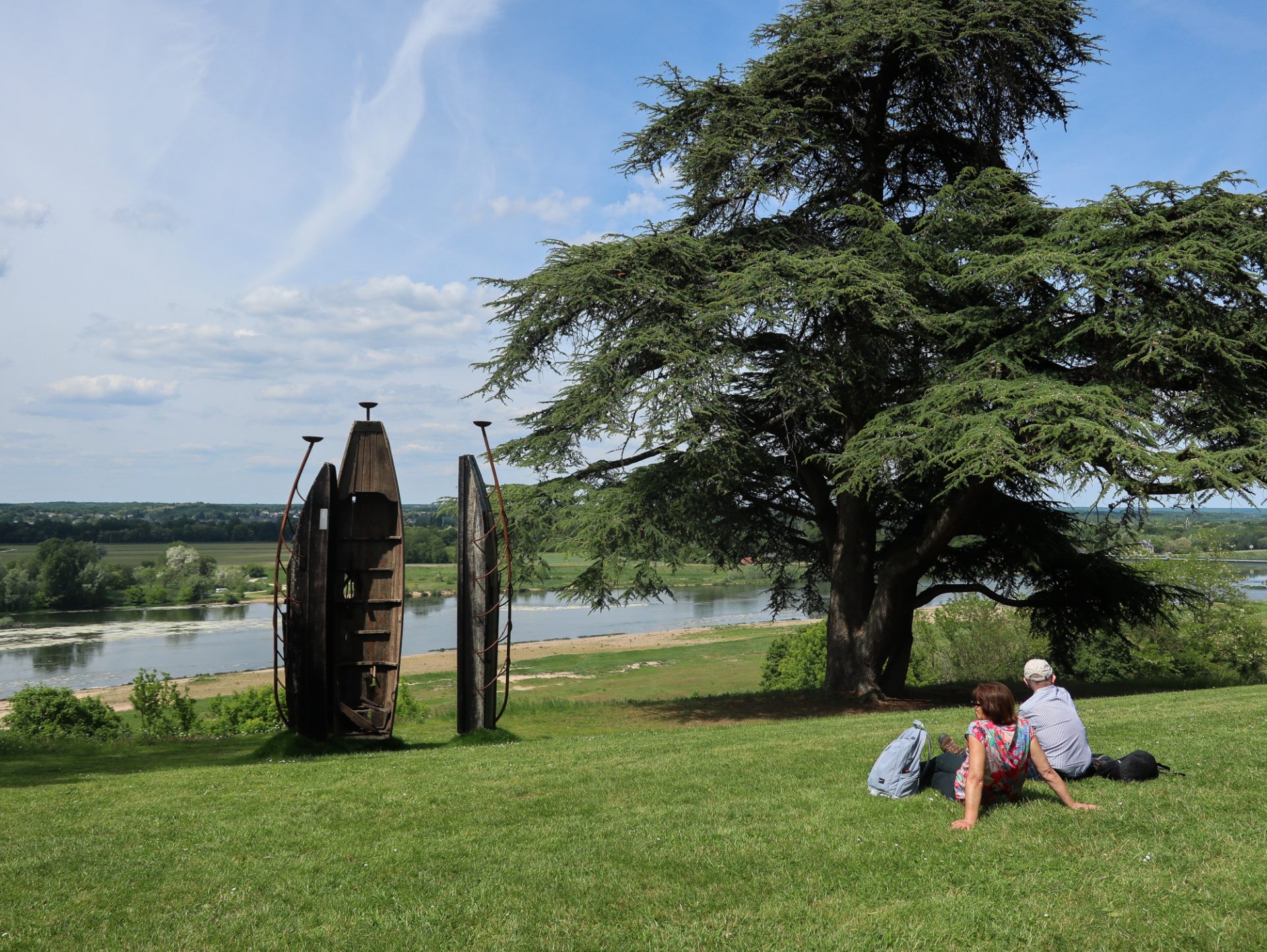 val-de-loire-chaumont-sur-loire-centre-art-et-nature-sculpture-barques-el-anttsui-fleuve