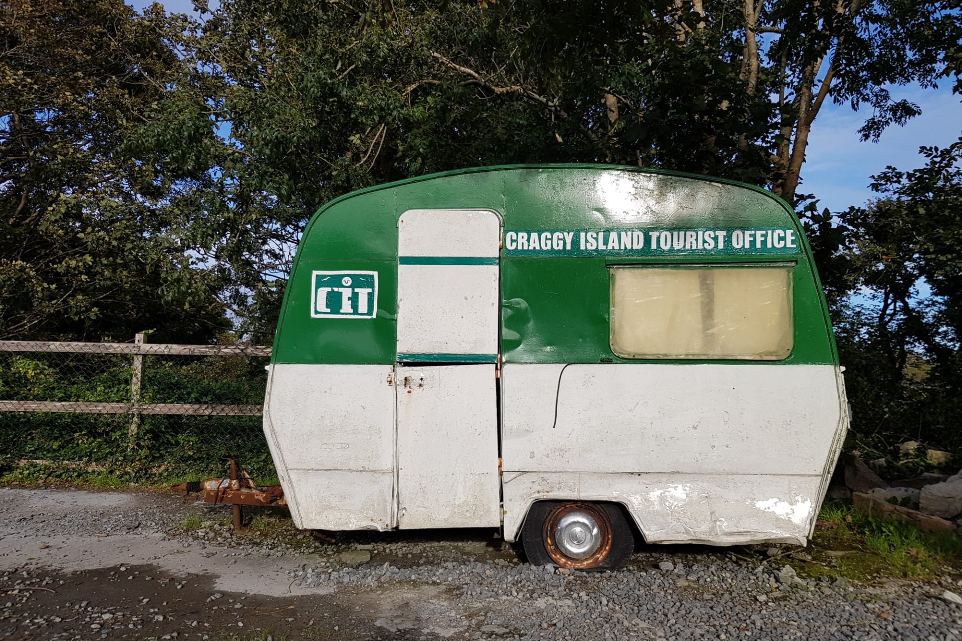 irlande-connemara-iles-aran-falaise-caravane-1