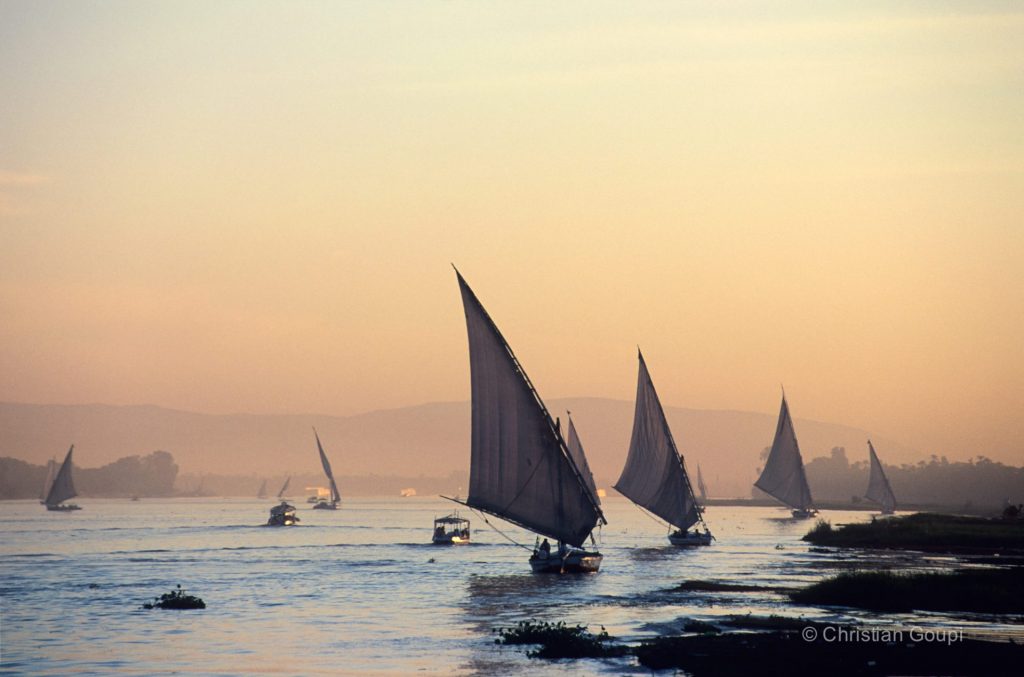 egypte-assouan-felouques-nil-coucher-soleil-photo-christian-goupi