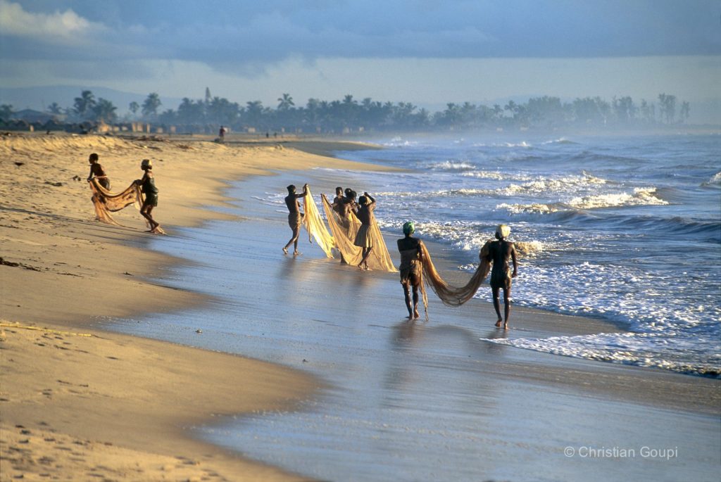 madagascar-mananjara-peche-bichiques-femmes-filets-photo-christian-goupi