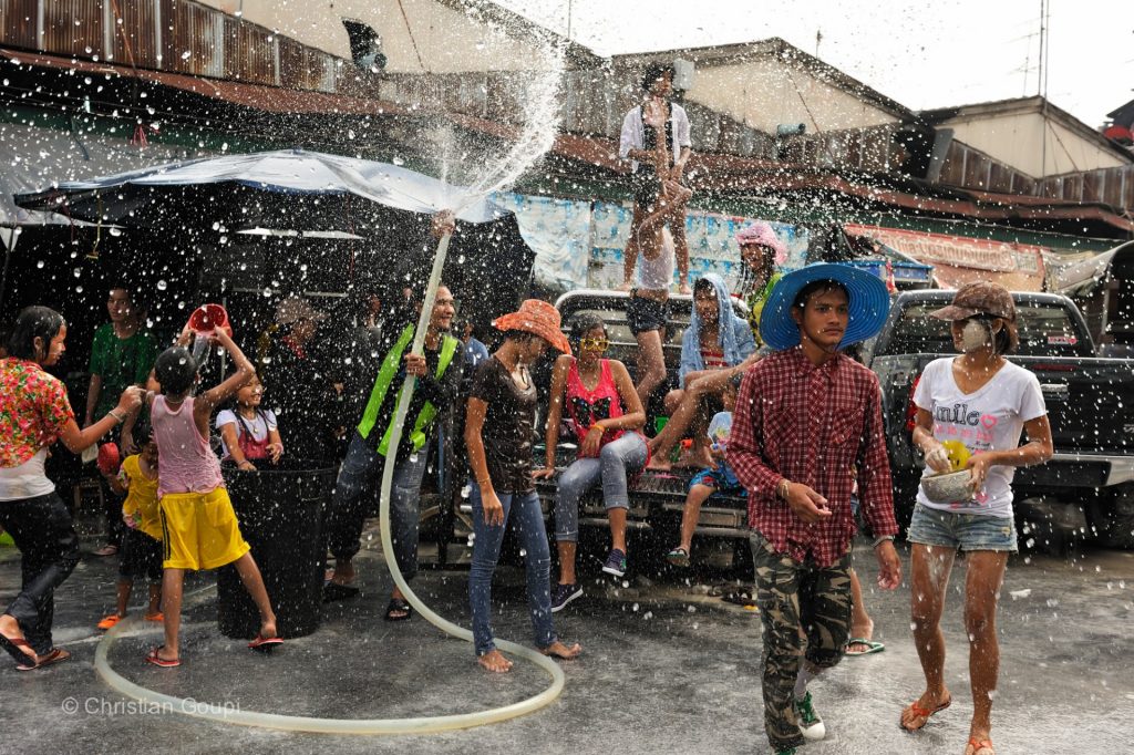 thailande-ayuthayah-songkran-festival-batailles-eau-photo-christian-goupi