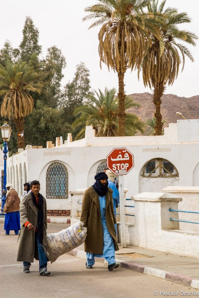 Scène de rue à Djanet, porte d'entrée du parc national du Tassili N'Ajjer, sud Algérie
